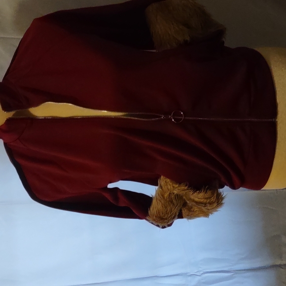 NEW Eilly Bazar, Burgundy, full zip faux fur trim sleeves jacket - Picture 4 of 7
